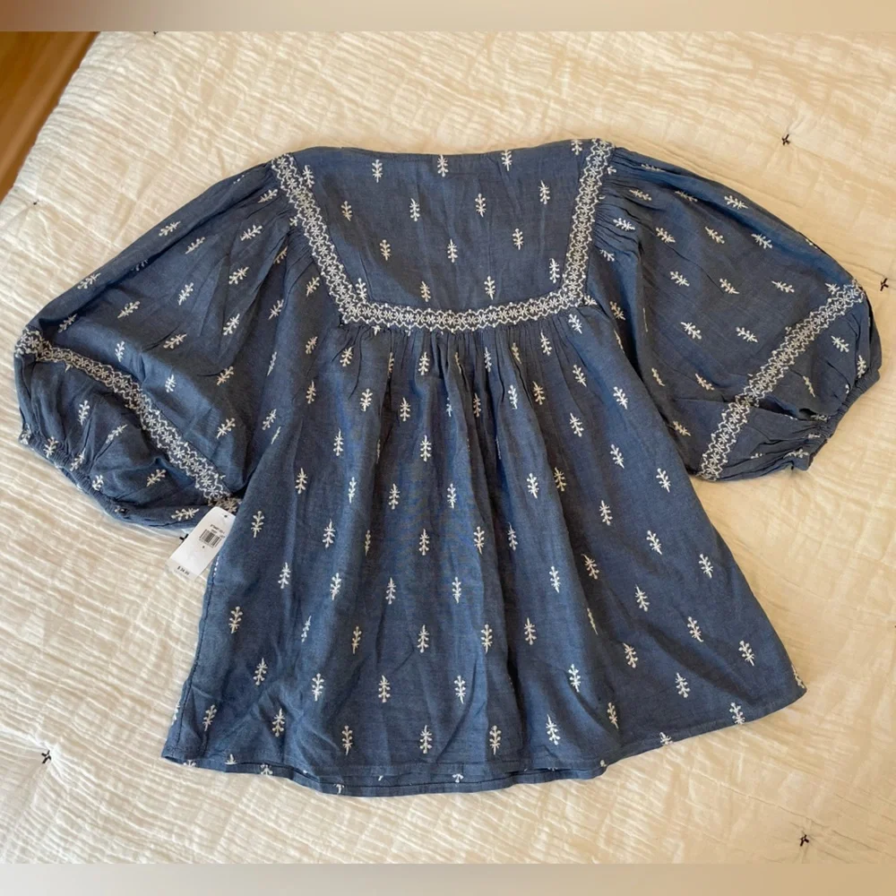 OLD NAVY Puffed-Sleeve Embroidered Poet Swing Blouse Size S NWT